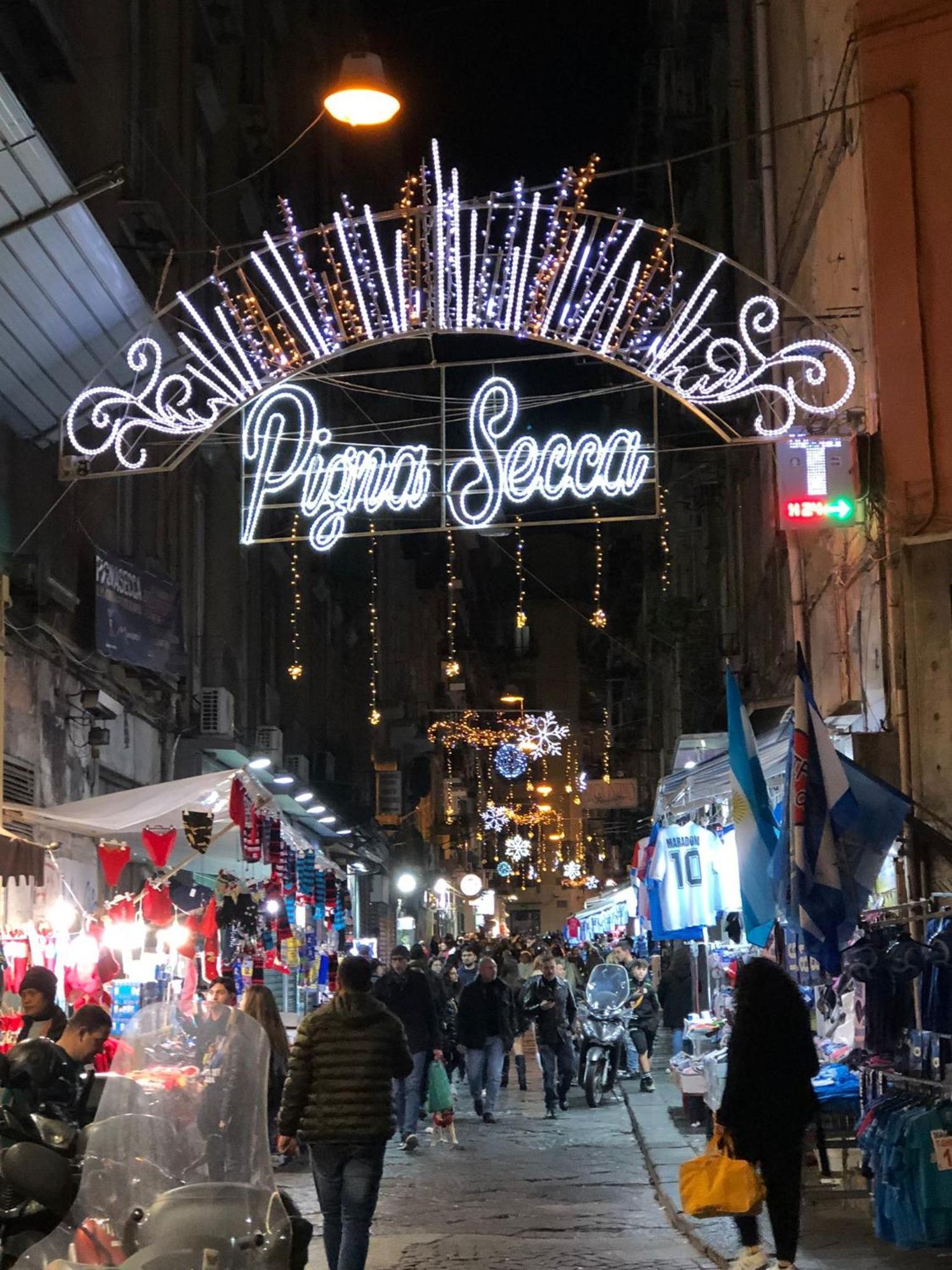 شقة Piazza Carita' Centro Storico نابولي المظهر الخارجي الصورة